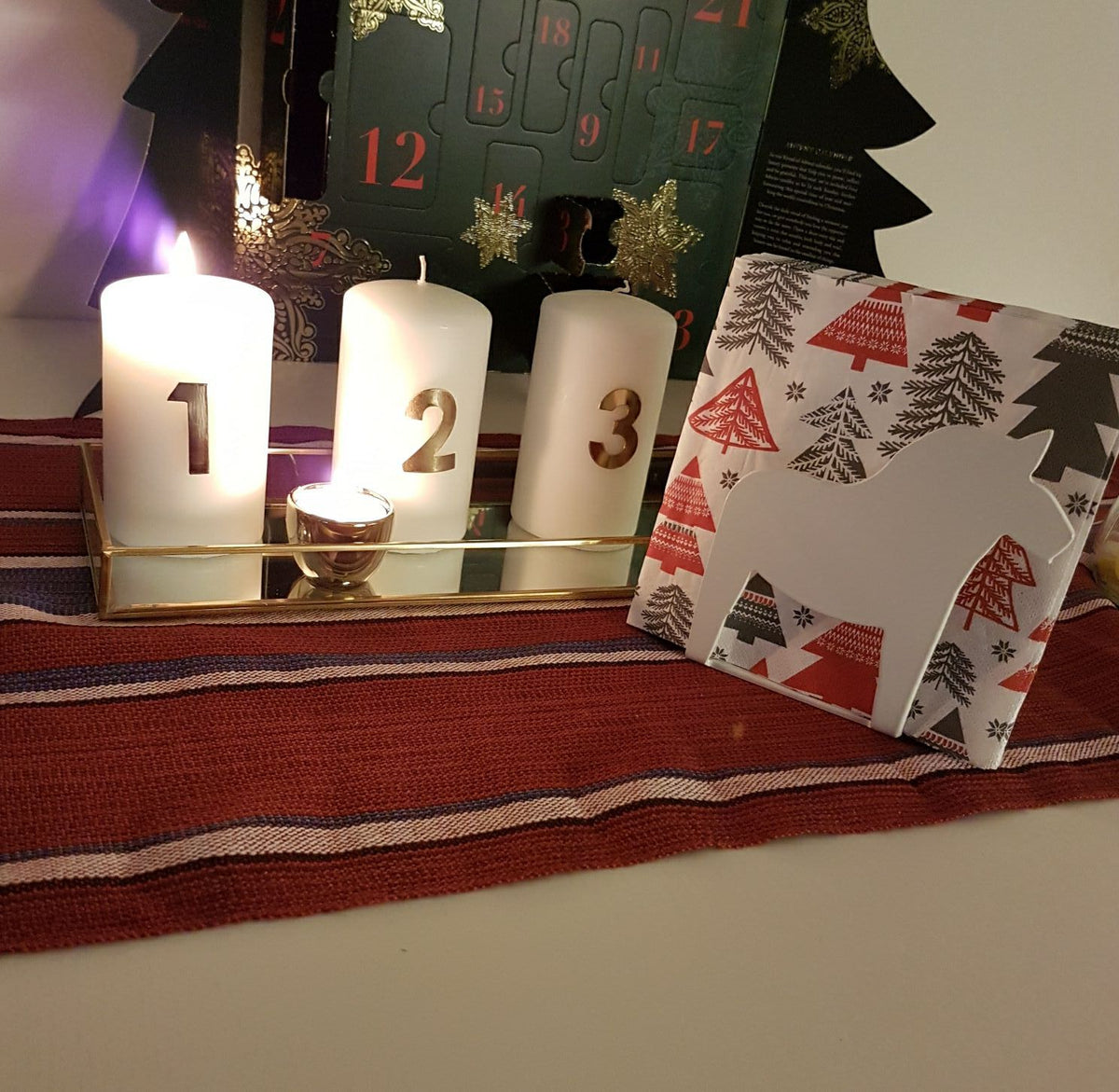 Servettställ Dalahäst i vitt