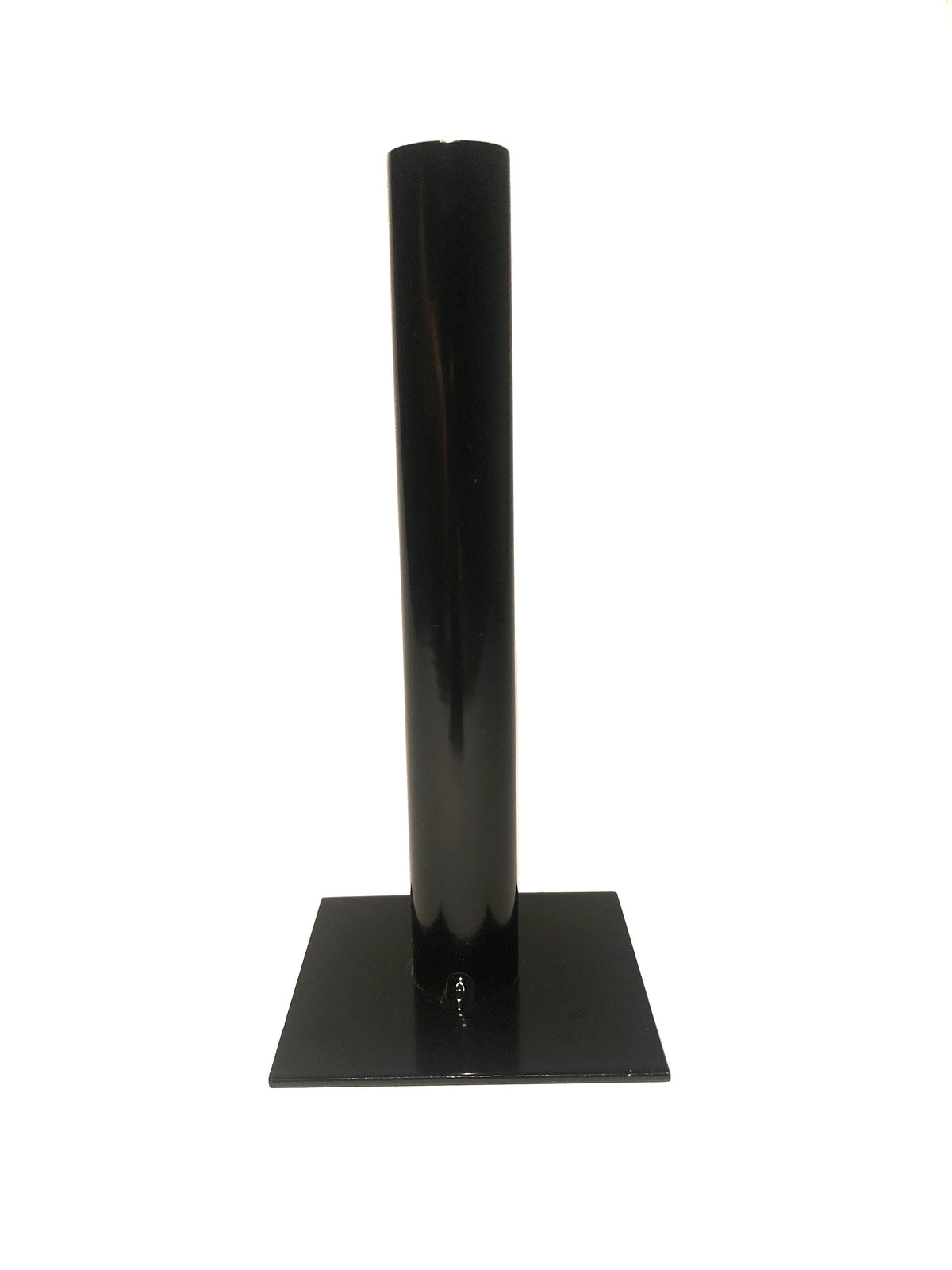 Svart ljusstake i metall från Kungdesign, närbild
