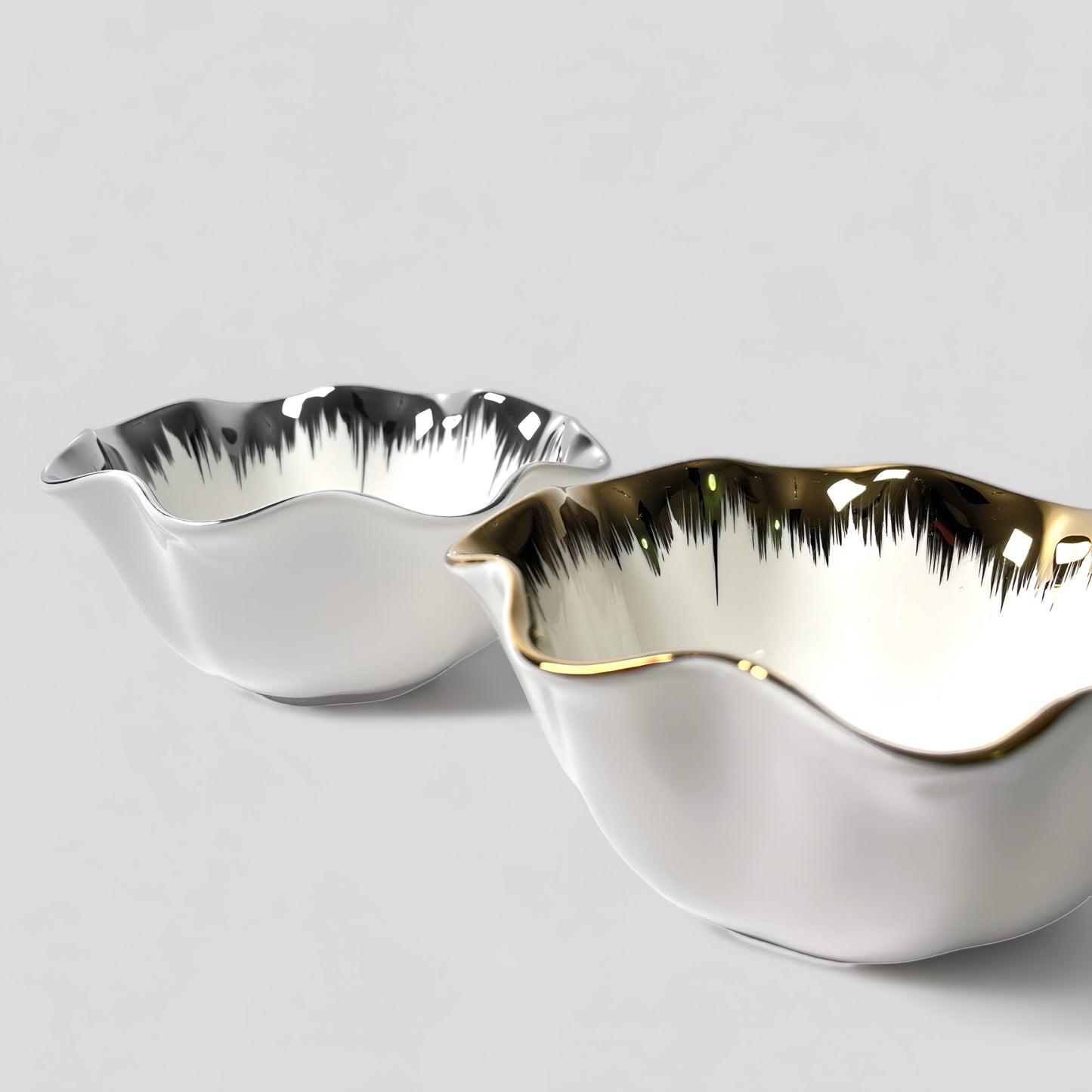 Emmy Skål – Vågig Guldkant 14 / 25 cm