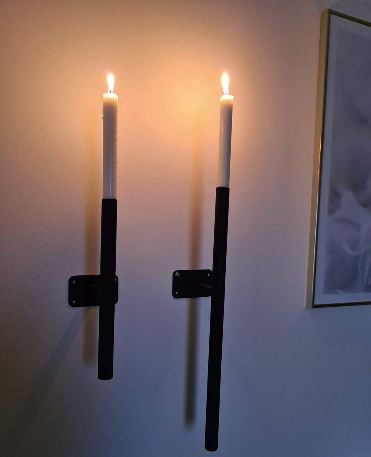 Väggljusstake ENKEL 30cm närbild på metall